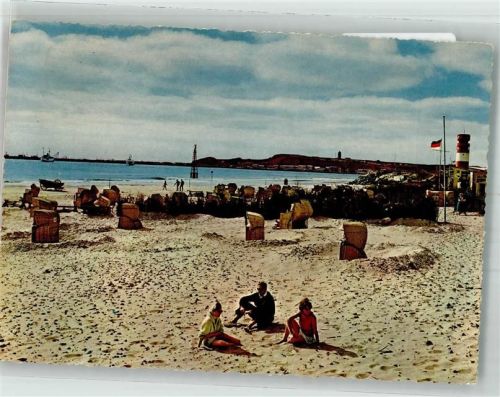 Helgoland Badestrand der Düne mit Leuchtturm und der Insel Helgoland