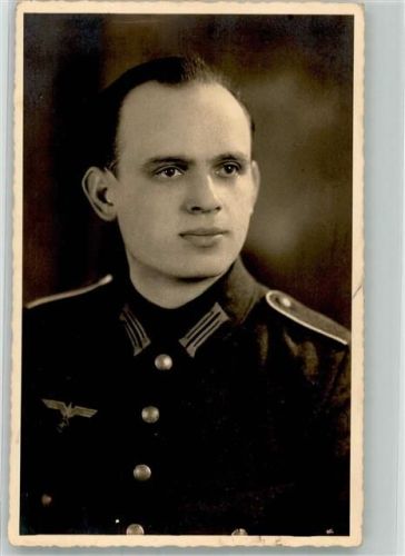 Thorn Portraitaufnahme eines Landsers in Uniform Ort lt. Fotograf Spychalski