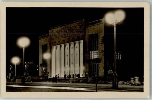 Friedrichshain Sporthalle bei Nacht