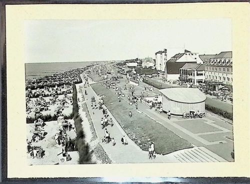 Duhnen Foto montiert auf Karton Strand mit Deichpromenade und Musikpavillon Fotograf Otto Schulze