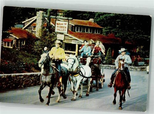 Cowboys zu Pferde begleiten Kutsche auf der Hidden Valley Ranch Lake Luzerne USA