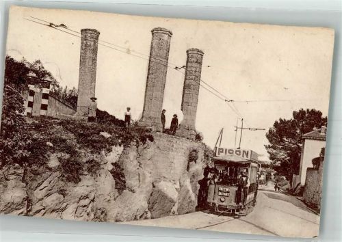 Nimes Straßenbahn Denkmal Säulen Ort lt. Recherche