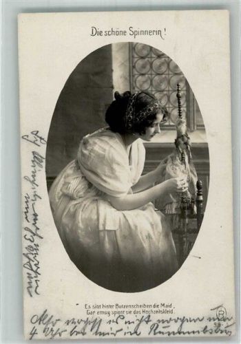 1910 Junge Frau am Spinnrad spinnt ihr Hochzeitskleid