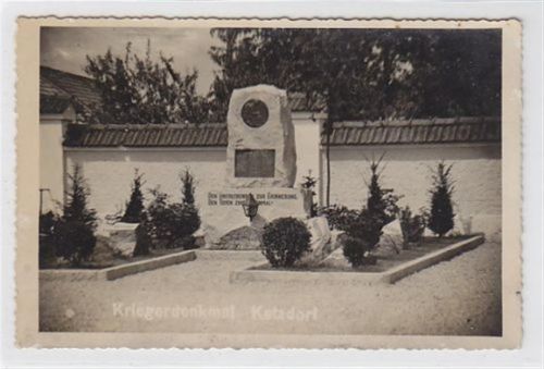 Fotokarte von Katzdorf. Kriegerdenkmal. Ungelaufen. Gute Erhaltung.