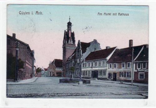 Güsten i. A. mit Partie am Markt und Rathaus gelaufen von 1922. Leichte Stempelspuren, sonst gut erhalten.