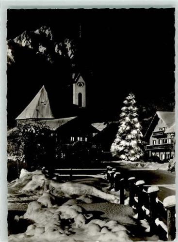 Piding Salzburger Straße Pfarrkirche Maria Geburt Weihnachtsbaum Winter Nachtaufnahme