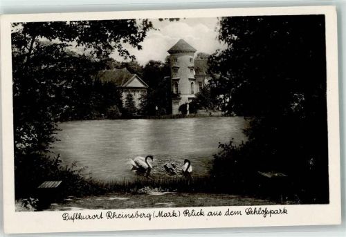 Rheinsberg Schloßpark Schwanenteich
