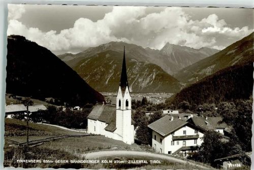Finkenberg mit Pfarrkirche St. Leonhard und Brandberger Kolm