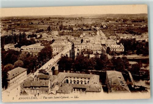 Angouleme Vue vers Saint Cybard