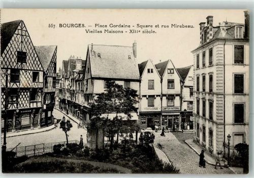 Bourges Place Gordaine Square et rue Mirebeau Vieilles Maisons XIIIe siecle Geschäfte