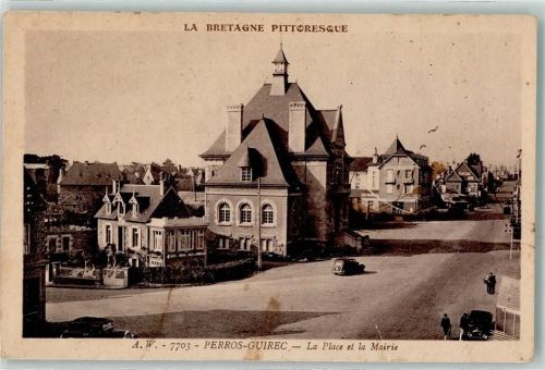 Perros-Guirec La Place et la Mairie Auto