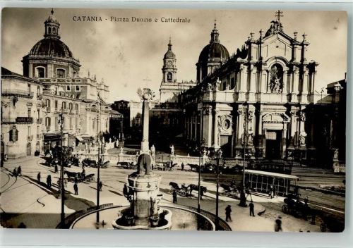 Catania Piazza Duomo Kirche Straßenbahn