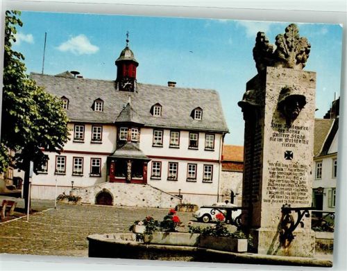 Hadamar Untermarkt mit Rathaus Auto Uhr Blumen Denkmal Weltkrieg