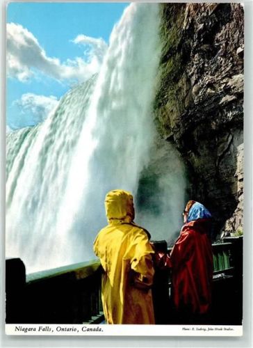 Niagara Falls Wasserfall Ontario Regenjacken Frau Fels Brücke Wappen