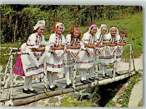 Frauen in der Volkstracht aus Bank Fotograf Janos Potzmann Trachten Ungarn Foto AK
