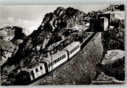 Wendelstein Die Wendelsteinbahn bei der Einfahrt in den Schwaigerwand-Tunnel Fotograf Birkmeyer