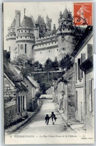Pierrefonds La Rue Notre-Dame et le Chateau
