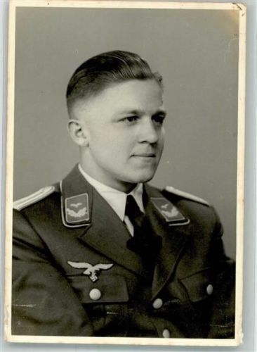 1942 Portraitaufnahme eines Leutnants der Luftwaffe in Uniform