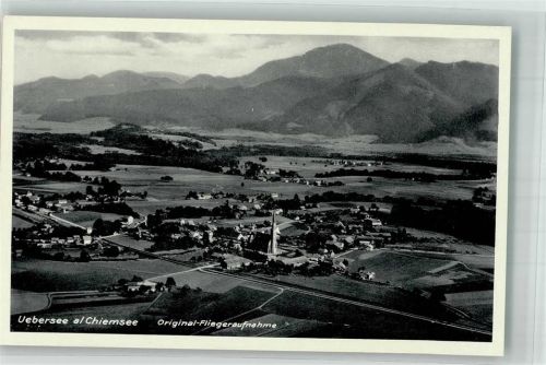 Übersee Fliegeraufnahme des Ortes mit Pfarrkirche St. Nikolaus