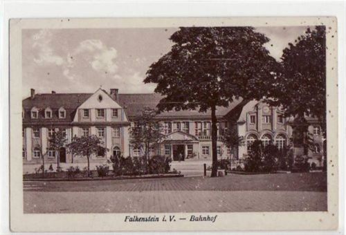 Falkenstein Falkenstein mit Bahnhof gelaufen von 1927 kleiner Knick oben links, leicht fleckig, kleine Abschürfungen Vorderseite, sonst gut erhalten
