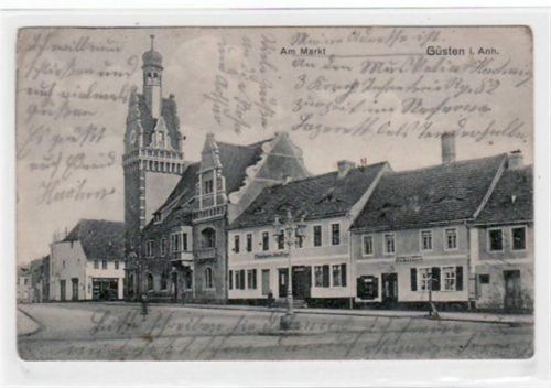 Güsten i. Anh. Partie am Markt. Feldpost, mit Stempel von 1914. Leicht abgerundete Ecke n, leicht stockfleckig, sonst gut erhalten.