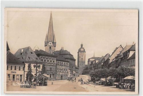 Lichtenfels. Marktplatz mit Wochenmarkt ungelaufen Ecken mit Albumabdrücken, sonst gut erhalten