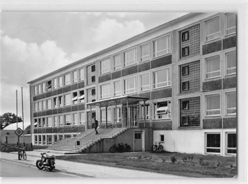 Herzberg Herzberg an der Elster. Polytechnische Oberschule Juri Gagarin gelaufen. Leichter Stempeldurchdruck, kleiner Knick unten rechts, sonst gut erhalten
