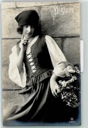 1917 Rotophot Serie 5180-1 Frau mit Margeriten