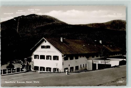94252 W8371 Brennes - Hotel Brennes Garageneinfahrt