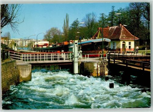 Spandau Spandauer Schleuse Frachtschiff
