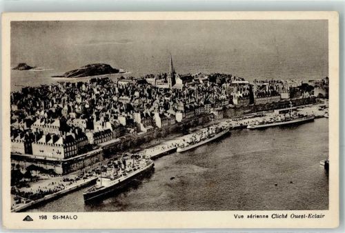 Saint-Malo Fliegeraufnahme Kriegsschiff Passagierschiff