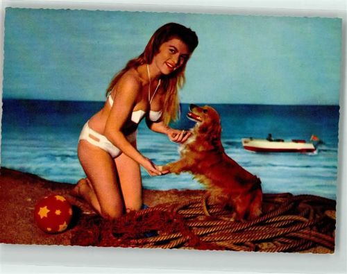 Erotik in Bademode Ingrid Olsen Hund