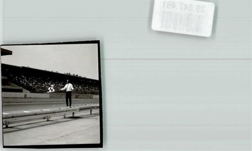 Hockenheim Karierte Zielflagge auf dem Hockenheimring Foto Orginal aus Archiv eines Ansichtskartenverlags Ort handschriftlich