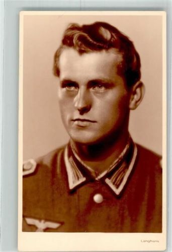 Ein junger deutscher Unteroffizier in Uniform Fotograf Langhans