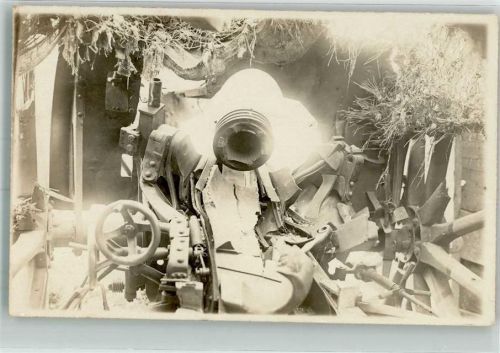 WK I zerstörter Panzer