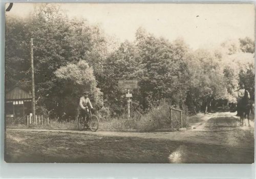 Landser in Uniform auf seinem Fahrrad bei Witschewitschi WK I