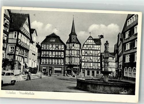 Fritzlar 1957 Marktplatz Auto Denkmal Brunnen