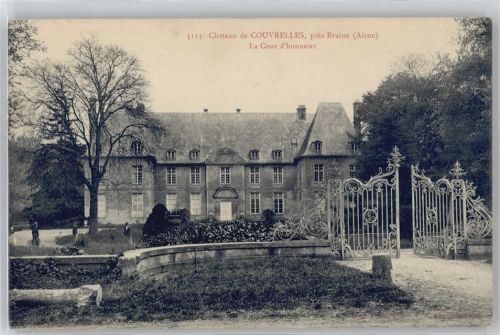 Couvrelles La Cour d'honneur
