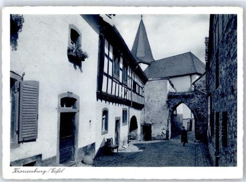 Kronenburg Kirche Tor
