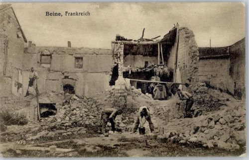Beine 1917 zerstörte Gebäude