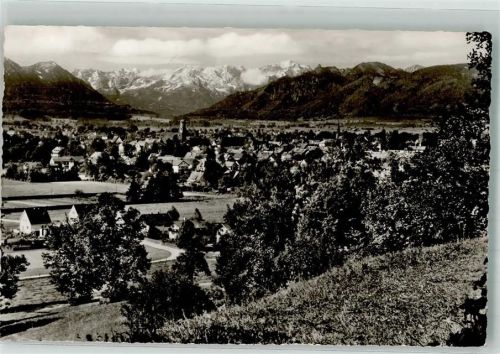 Weilheim Panorama der Stadt mit der Stadtpfarrkirche Mariä Himmelfahrt und der Zugspitze