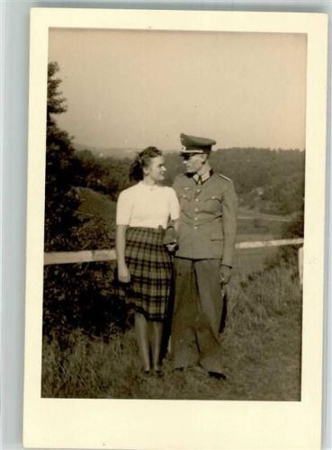 1942 Landser in Uniform mit seiner Liebsten