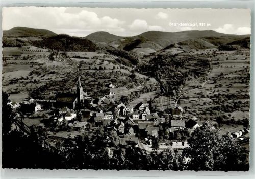 Oberharmersbach Panorama des Ortes mit der St. Gallus Kirche und Brandenkopf