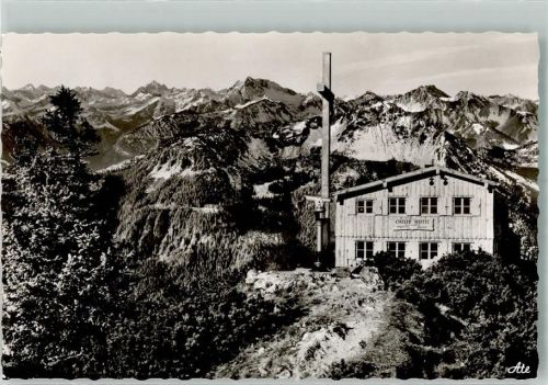 Ostlerhütte Berghütte am Breitenberggipfel mit Hochvogel Gaishorn und Daumen