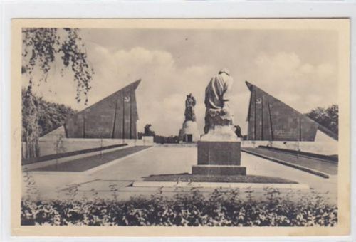 Berlin Treptow Ehrenmal der Sowj. Armee, gelaufen 1956, leicht fleckig, sonst gut erhalten.
