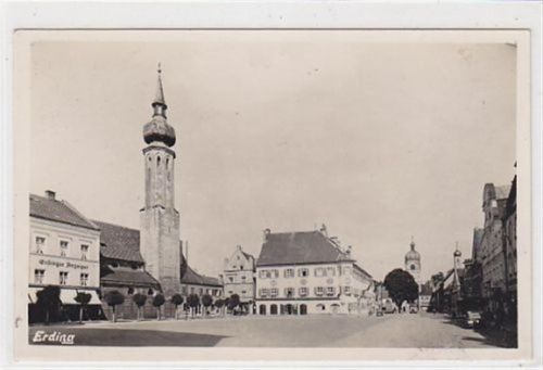 Erding. Stadtplatz Erdinger Anzeiger Kirche. Karte beschrieben Vorder-und Rückseite leicht fleckig, sonst gut erhalten