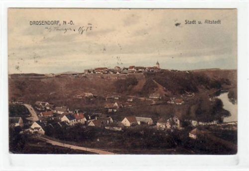 AK von Drosendorf. Stadt und Altstadt gelaufen am 01.08. 1912. Leicht Abschürfungen an den Ecke n, leichte Stempelspuren, sonst gut erhalten.