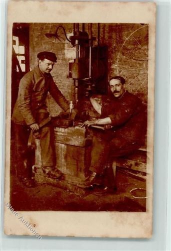 39218 O3300 Schönebeck Elbe Privatfoto AK Ort handschriftlich Fabrik Handwerk Männer