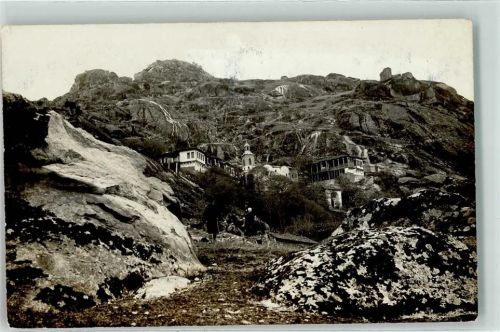 Prilep - Berg Felsen Häuser Ort handschriftlich