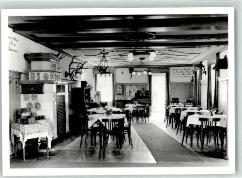 01468 O8101 Auer Foto AK Waldgasthof Auer Gasthaus Inneres Kamin Geweih